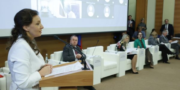 Председатель Комитета ГД по развитию гражданского общества, вопросам общественных и религиозных объединений, руководитель рабочей группы «Обеспечение детской безопасности, противодействие деструктивным идеологиям в детской и молодежной среде» комиссии Государственного Совета Российской Федерации по направлению «Семья» Яна Лантратова предложила ввести обязательную психолого-педагогическую экспертизу, усилить маркировку и поддержать российских производителей патриотичных игрушек.