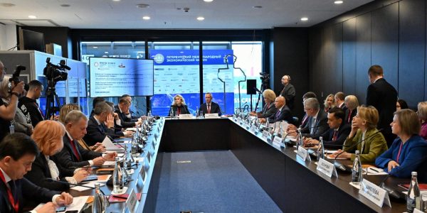 Выездное заседание комиссии Госсовета по направлению «Кадры» прошло на площадке ПМЭФ-2025.